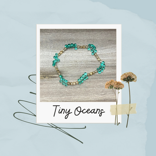 Bracelet en forme de larme bleue de Tiny Oceans Island