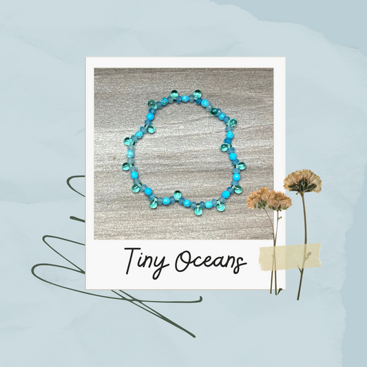 Bracelet en forme de larme bleue et de magnésite de Tiny Oceans Island