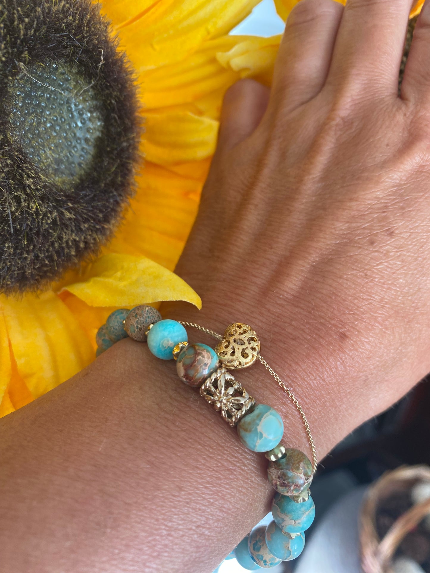 Ensemble de bracelets en jaspe sédimentaire marin avec cœur gonflé