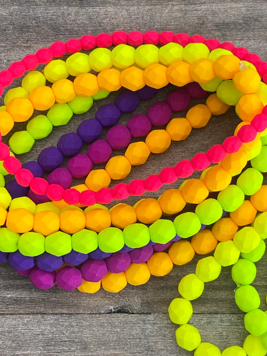Pulseras de neón brillantes