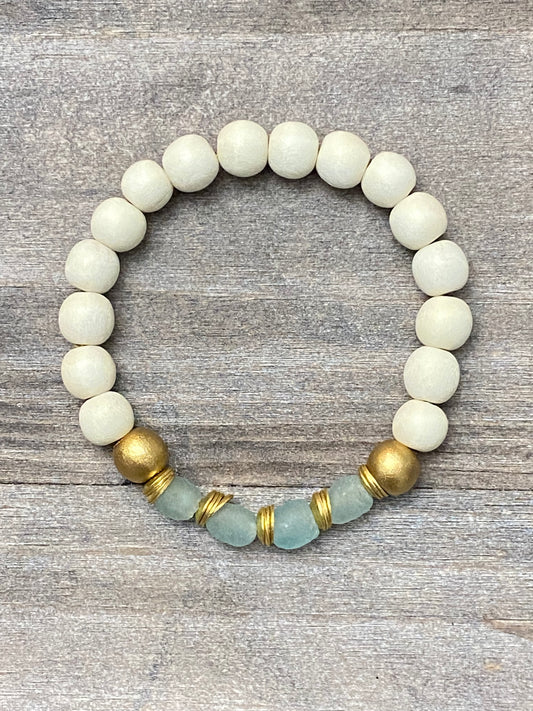 Pulsera de vidrio y madera reciclados