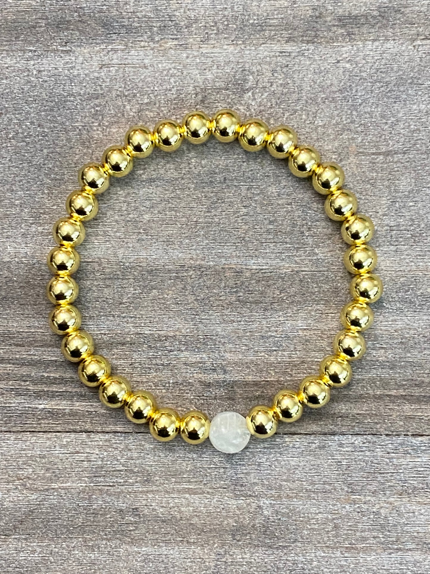 Bracelet en or avec pierre de lune