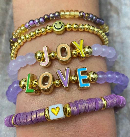 Pila de amor y alegría en color morado