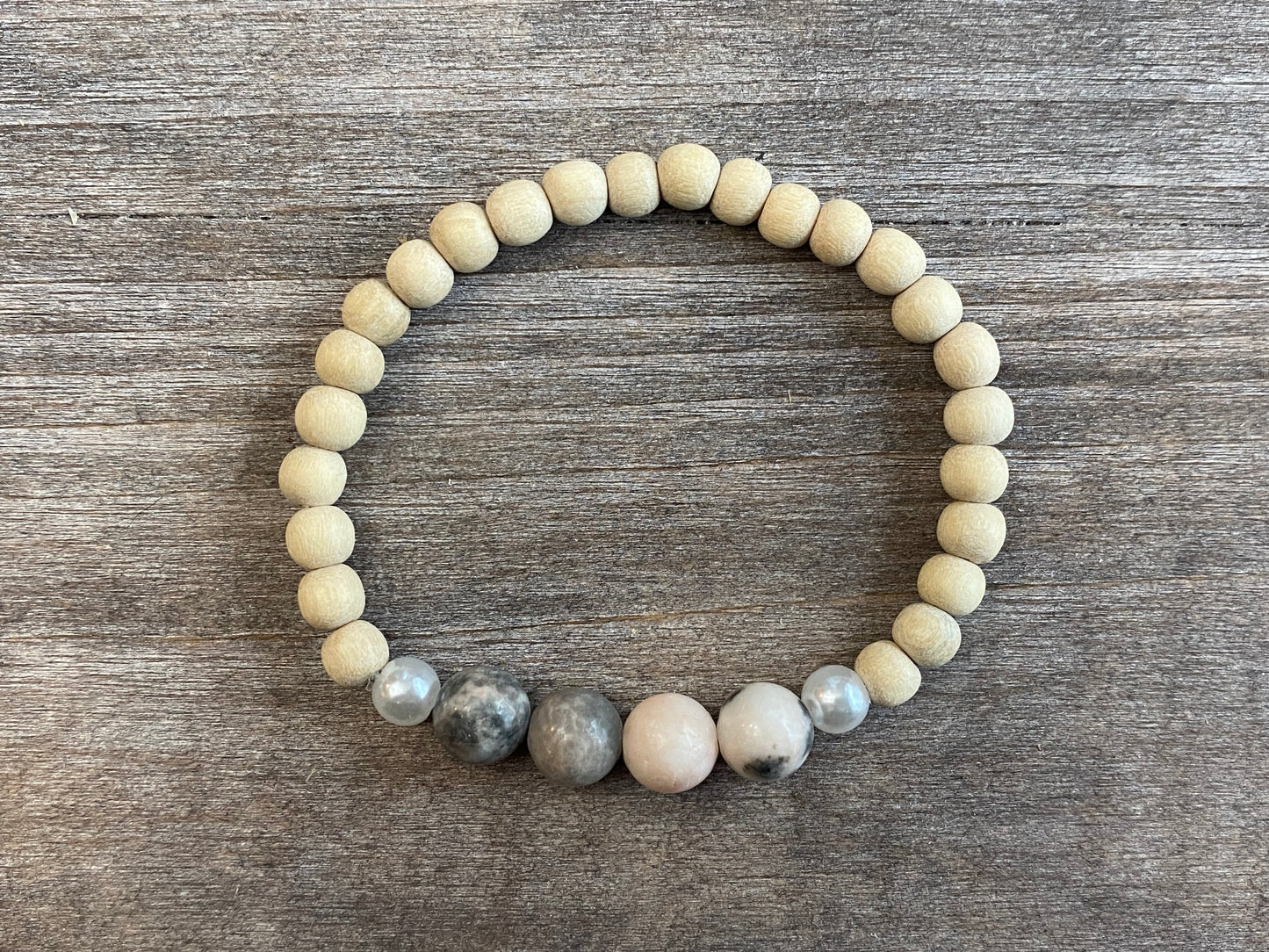 Pulsera de perlas rosas
