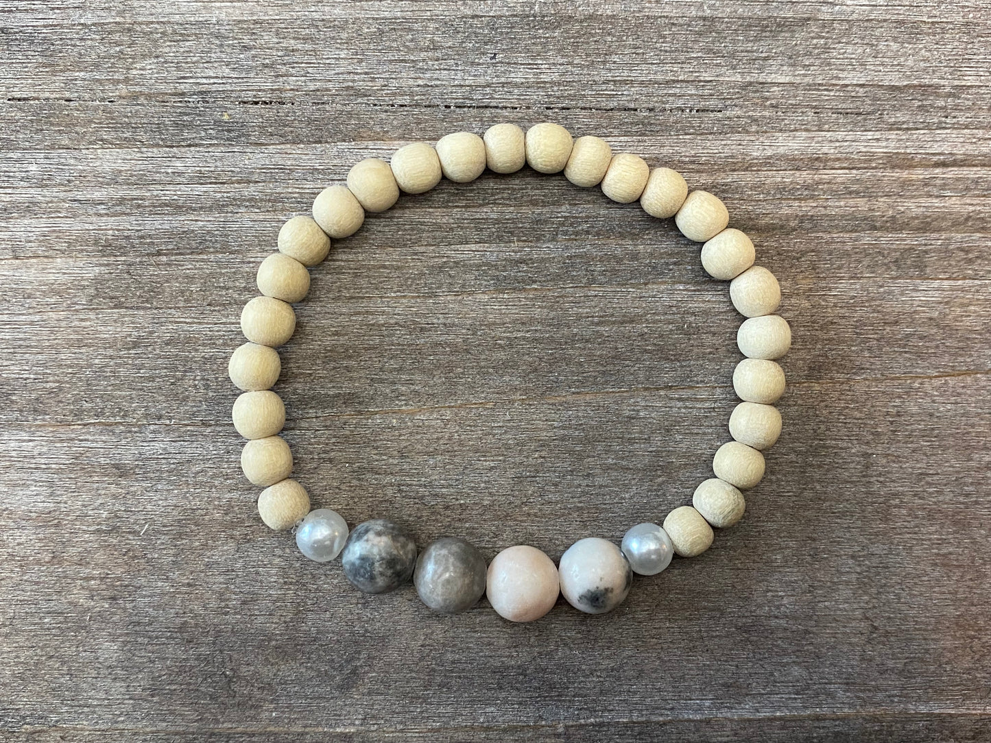 Pulsera de perlas rosas