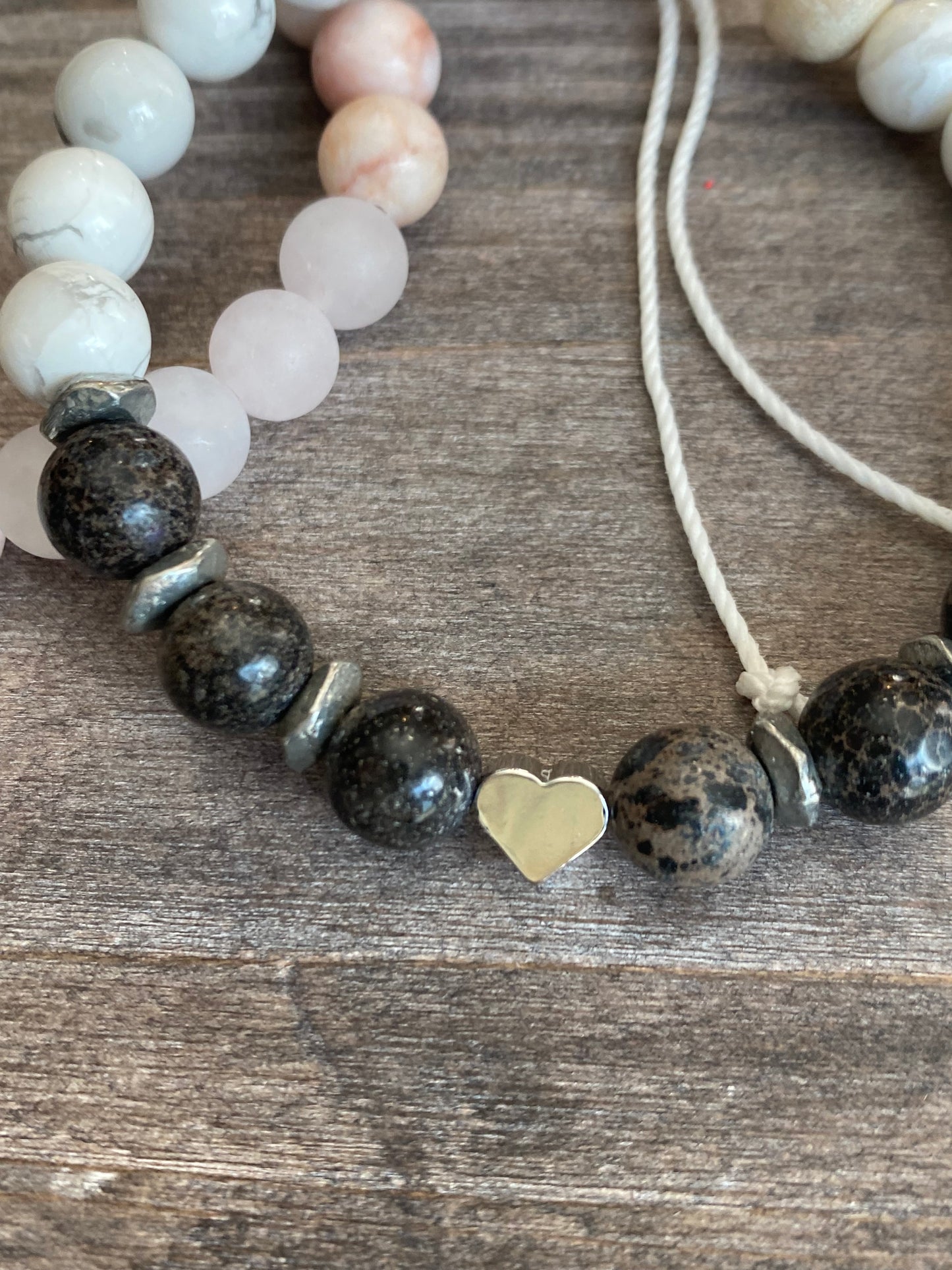 Bracelet Petits Coeurs Noir et Blanc