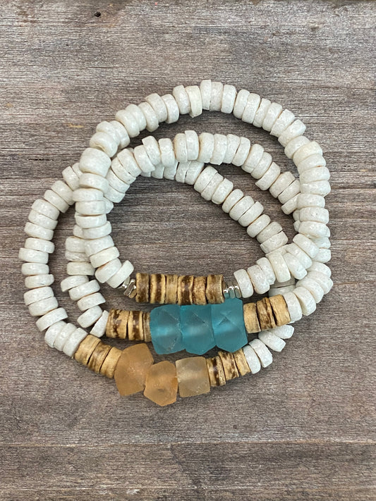 Smoothie aux fruits tropicaux et aux baies