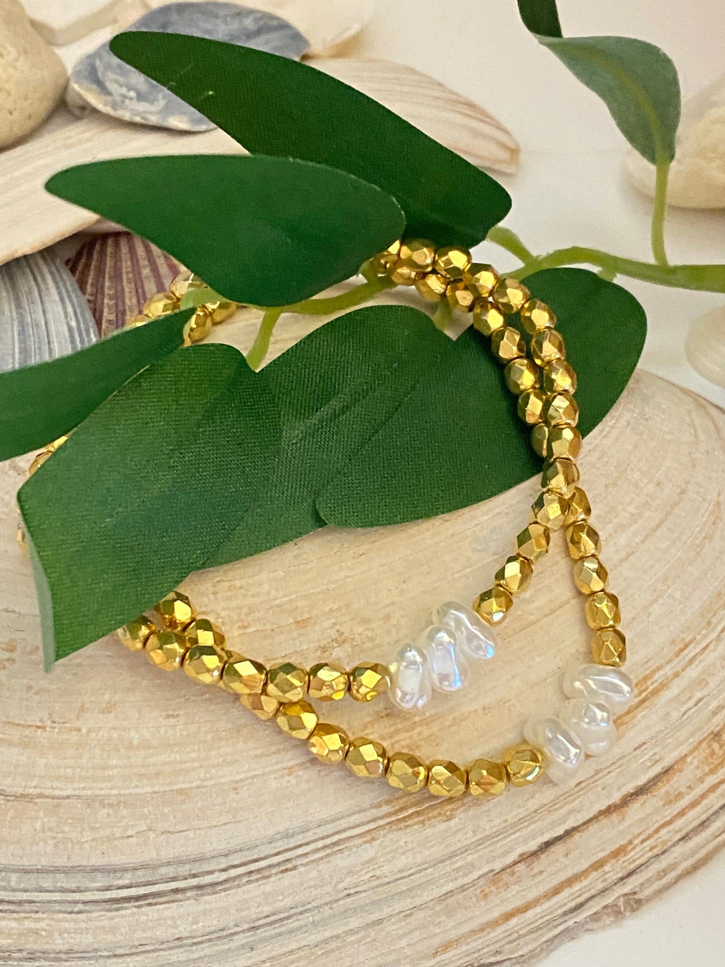 Gold Tone Faceted Bead Bracelet with Pearl Glass Nuggets