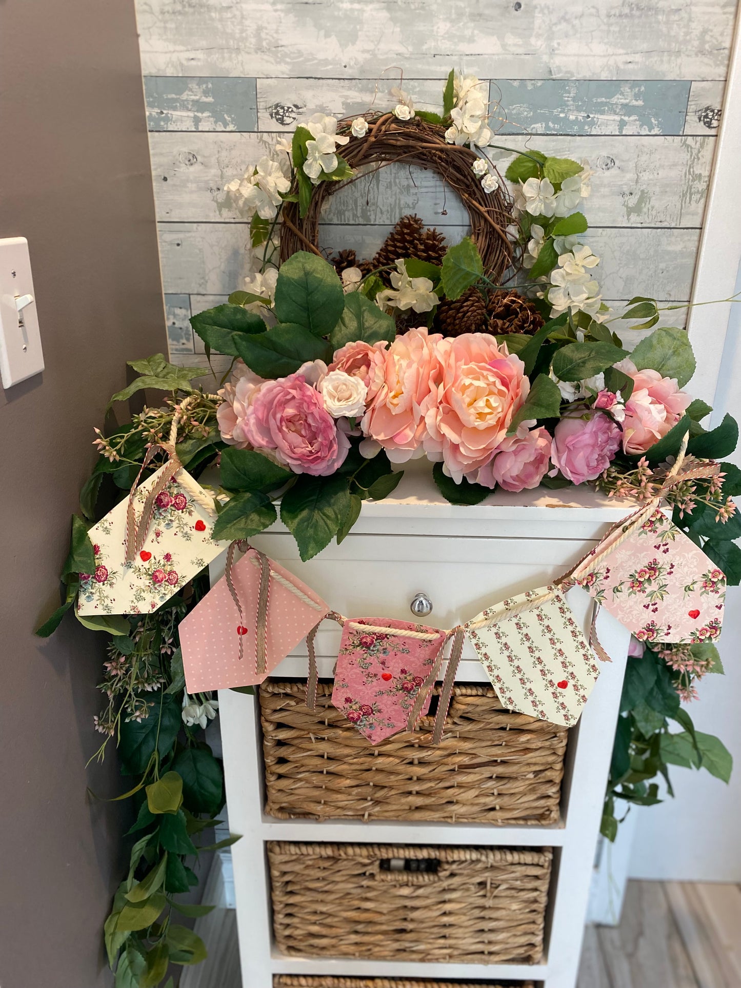 Cottage Rose Festive Garland